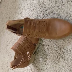 Report Woven Boots Size 8